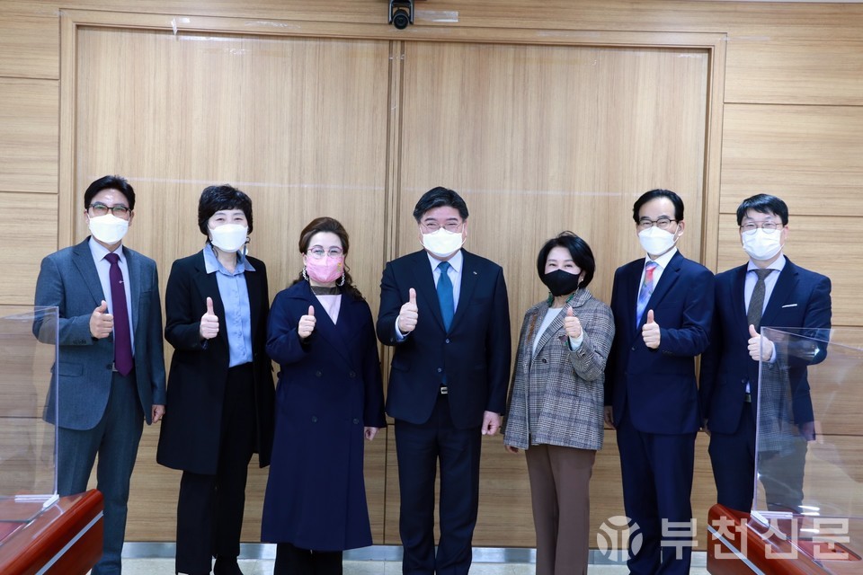 [인터뷰] 김용진 국민연금공단 이사장 “국민의 행복, 든든한 내일을 약속합니다” 단체사진