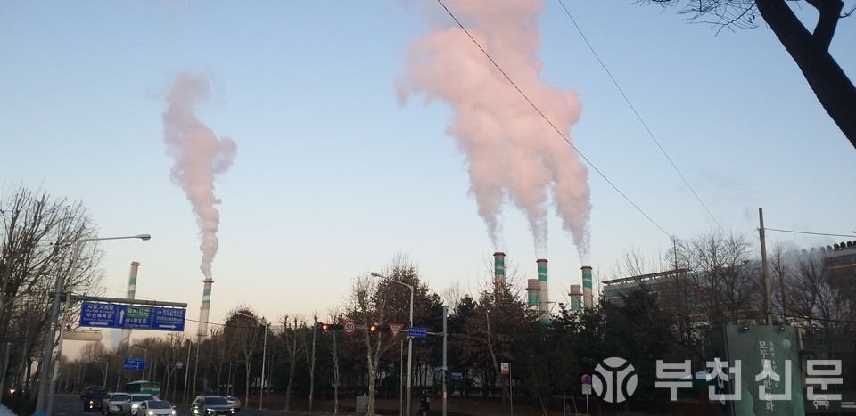 GS파워 부천열병합발전소에서 연기가 나는 모습