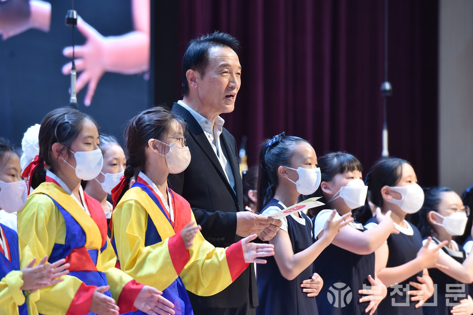 임태희 경기도교육감은 1일 오후 2시 남양주체육문화센터에서 열린 ‘경기교육 소통 콘서트’에 참석했다. 