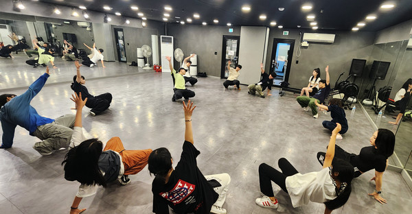 댄서 ‘우태’ 그리고 국가대표 비보이 ‘헤디’와 함께한 <스트릿댄스 클래스> 모습